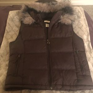 Lightweight puffed vest with hood